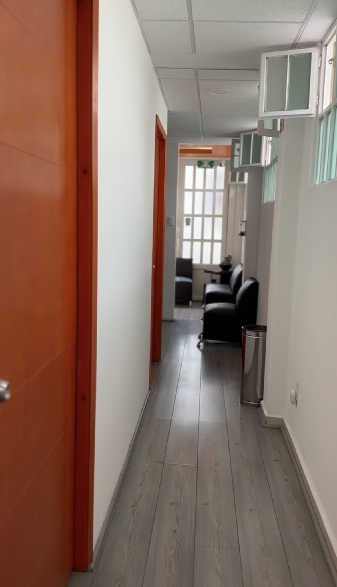 Pasillo y sala de espera de Beau Laser
